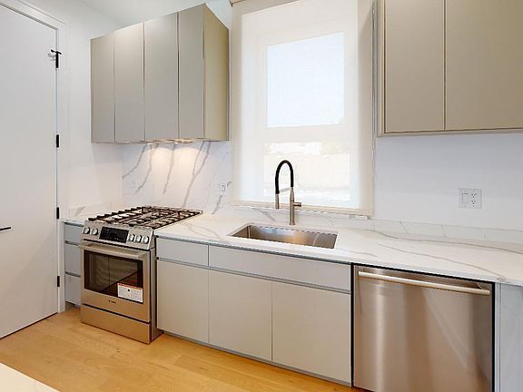 4th image of 2202 W Race Ave #1E