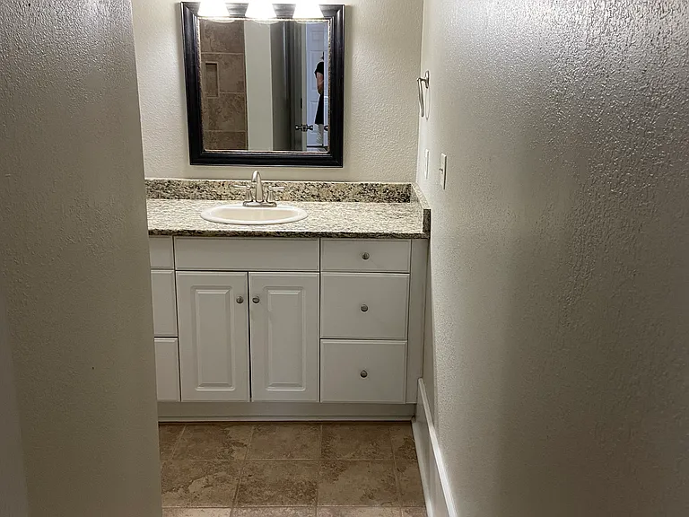 1012 E Cervantes St #D — Photo 7