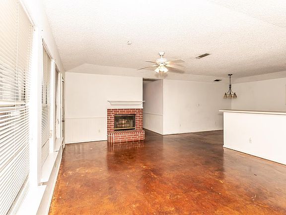 3rd image of 2508 Whitehurst Dr