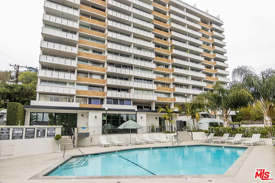 1 bed, 1.0 bath, 999 sqft, $5,700 — Photo 2