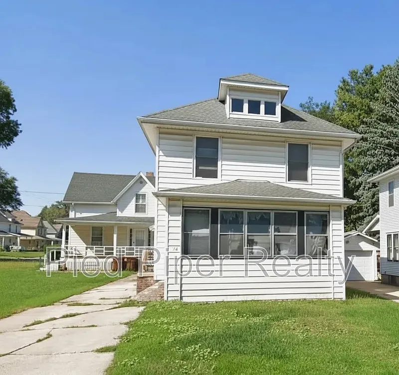 3 bed, 1.0 bath, 1429 sqft, $1,395 — Photo 2