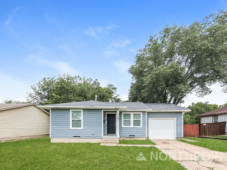 1101 Rancho Dr — Photo 1