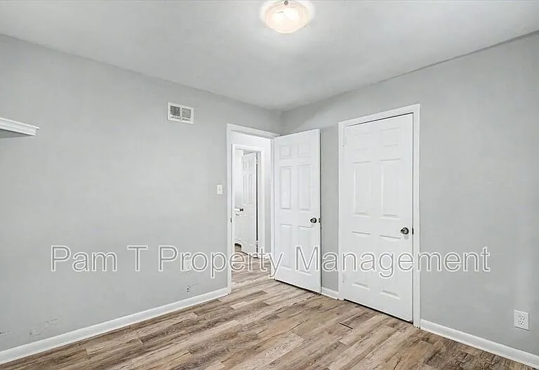 1719 E 59th St — Photo 12