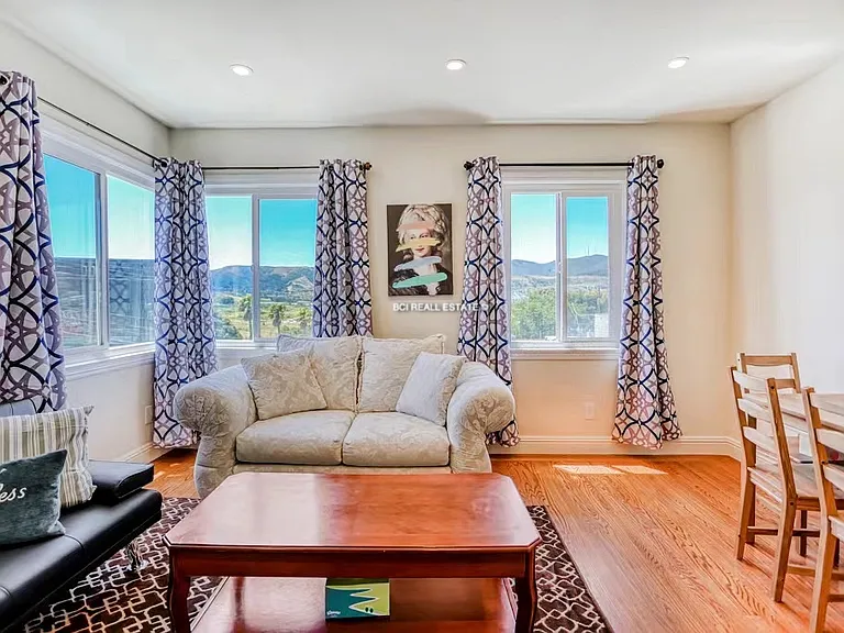 22 Arleta Ave — Photo 3