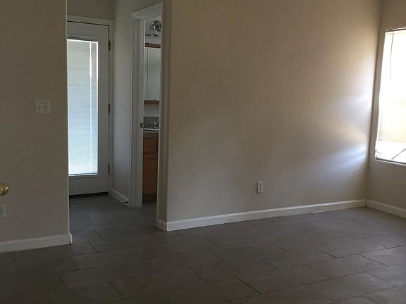 4th image of 5483 Greenoaks Dr