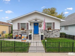 114 4th St, Fulton, IL 61252