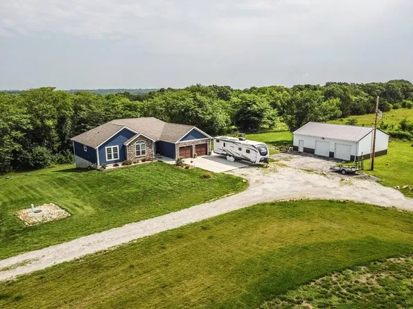 35402 243rd St, Atchison, KS 66002