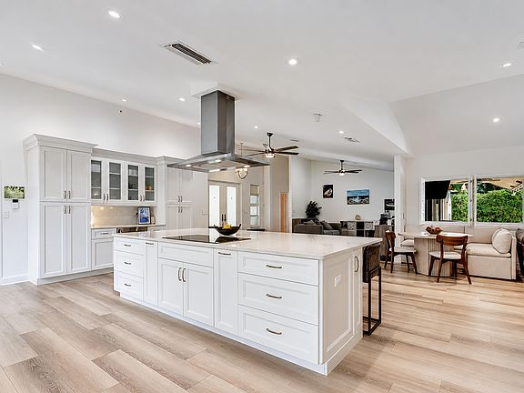 3rd image of 1920 Parkside Circle S