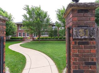 1316 E 10th Ave, Winfield, KS 67156