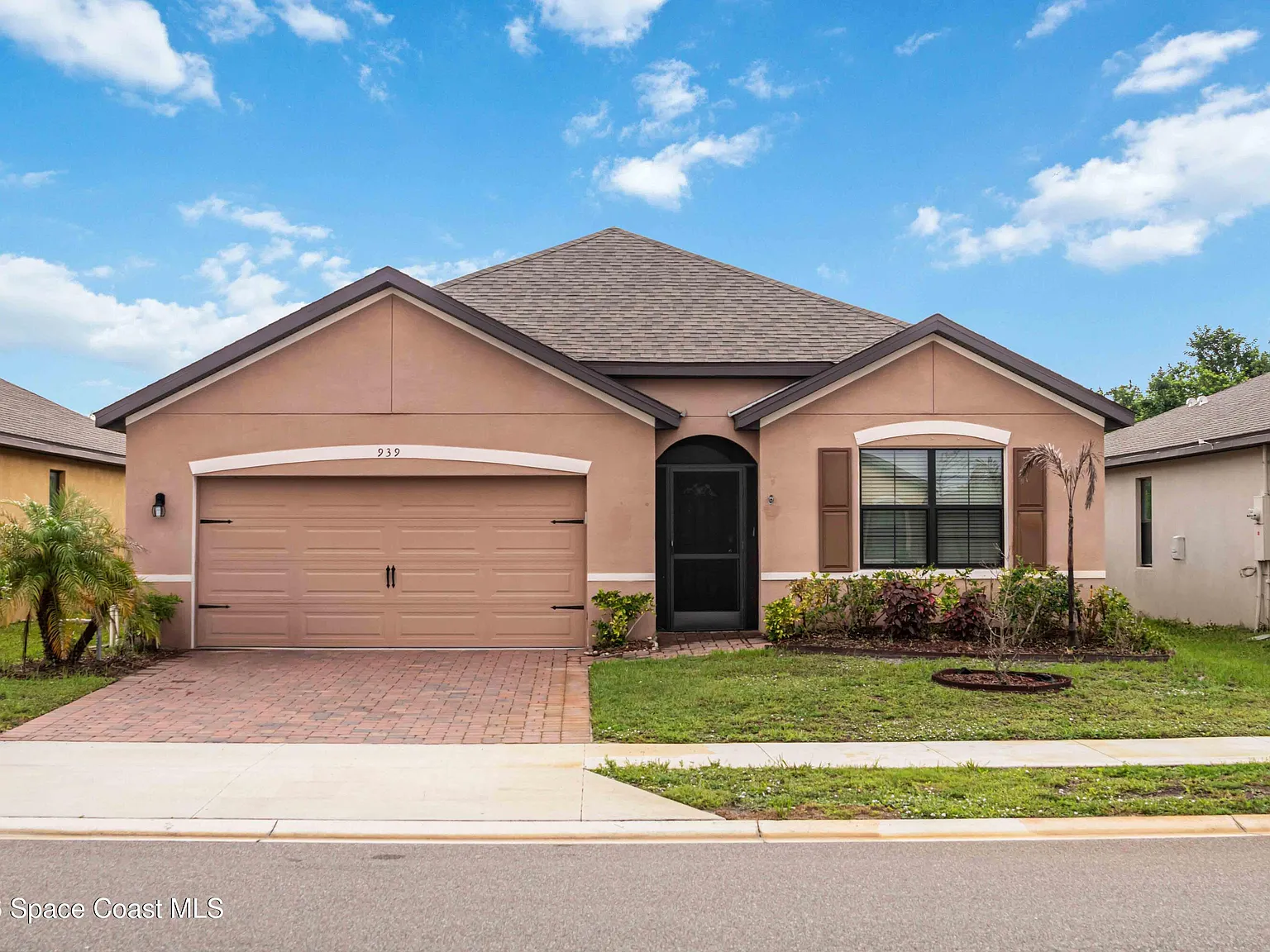 4 bed, 2.0 bath, 1918 sqft, $2,500 — Photo 1