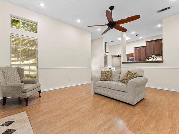5th image of 1006 Park Place Blvd