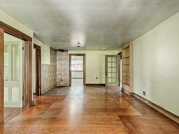 4th image of 16310 Church Street