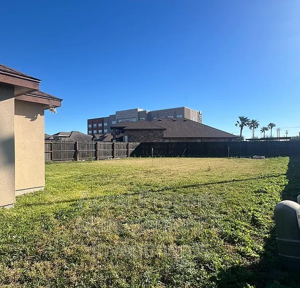 312 Kika De La Garza St — Photo 21