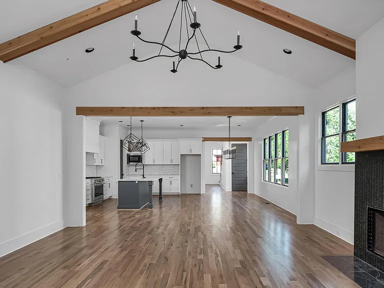 2929B Vaulx Ln — Photo 3
