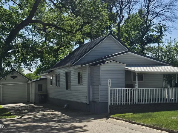 513 11th Ave SE, Jamestown, ND 58401