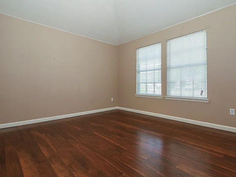 320 Montana Dr — Photo 9