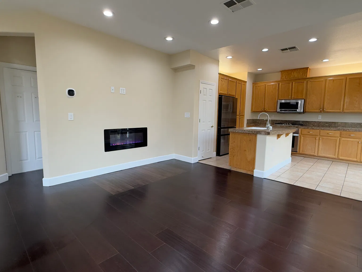4 bed, 3.5 bath, 2100 sqft, $4,600 — Photo 3
