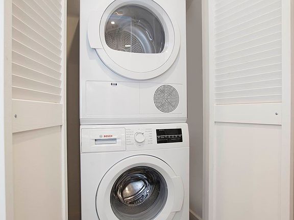 5th image of 316 W 39th St APT 3e