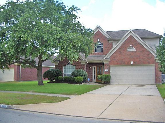 BEAUTIFUL LARGE TREE THAT GIVES LOTS OF SHADE FOR THE FRONT YARD.