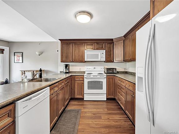 4th image of 3250 Fairfield Ave APT 223