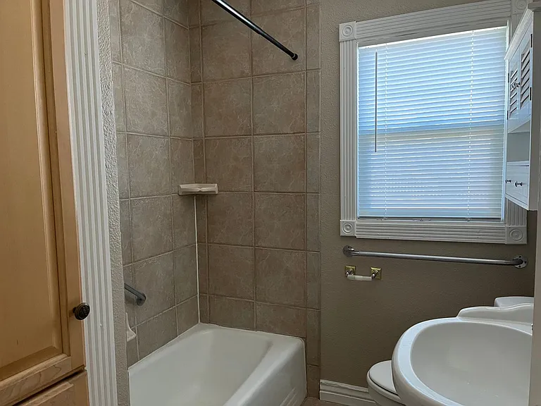 124 Western Hills Blvd — Photo 6