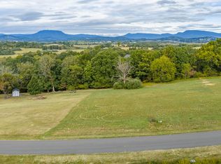 3 Longview Meadow Dr, Buena Vista, VA 24416