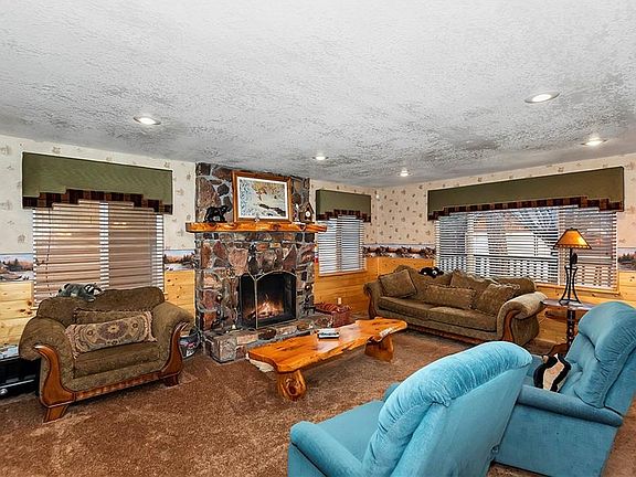2nd image of 696 Eureka Dr