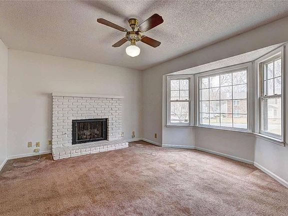 2nd image of 119 Windermere Cir