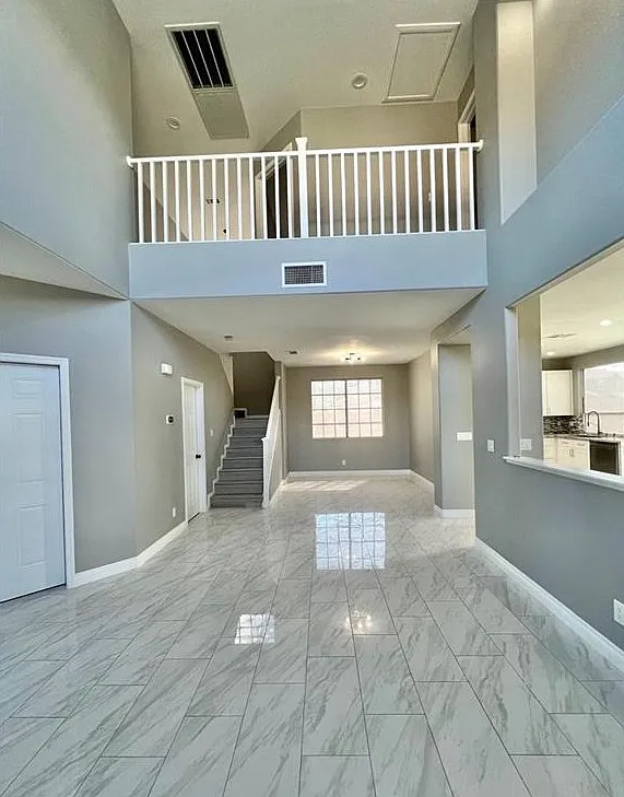 4 bed, 1900 sqft, $2,795 — Photo 2