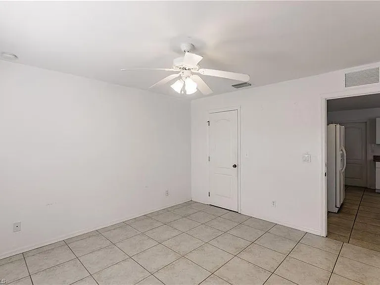 1627 NE 7th Pl — Photo 18