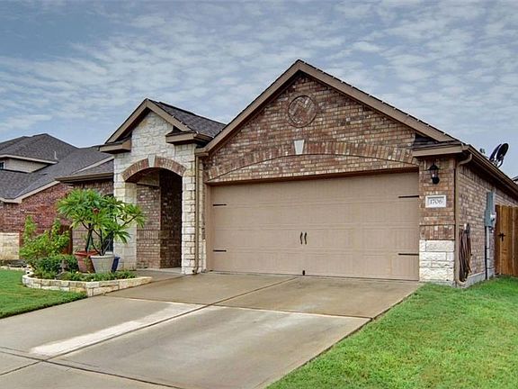 3rd image of 1706 Mesquite Ln