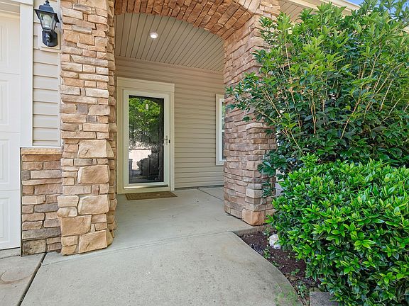 3rd image of 2059 Blue Iris Dr