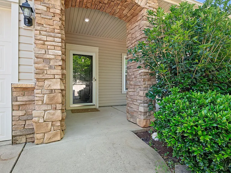 2059 Blue Iris Dr — Photo 3