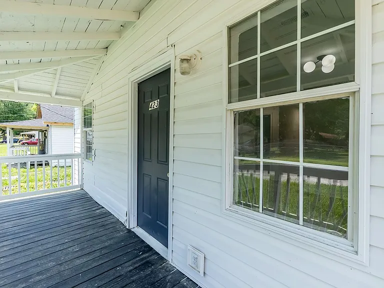 423 E Rockspring St — Photo 5