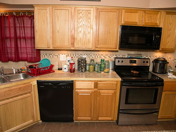 4th image of 216 Dennis Dr