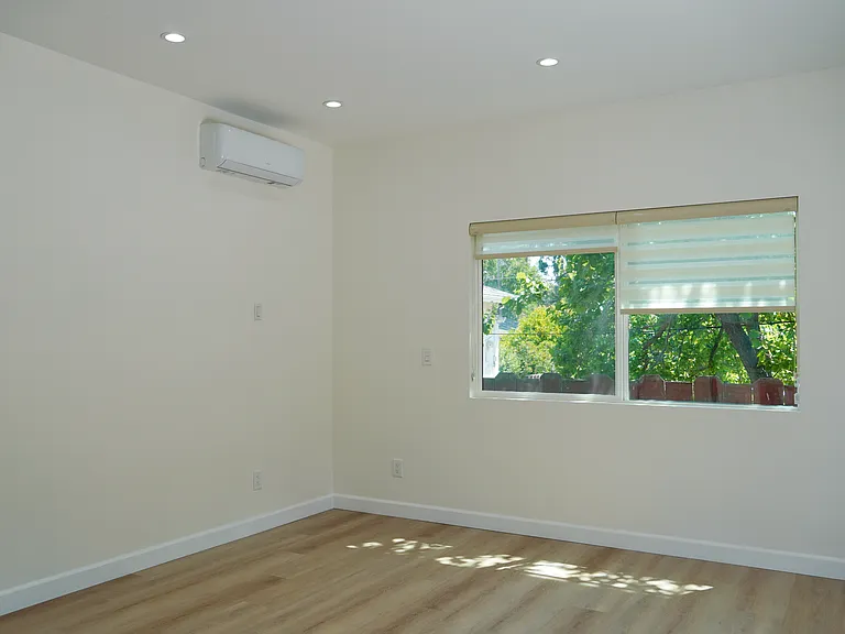 938 Heatherstone Ave — Photo 9