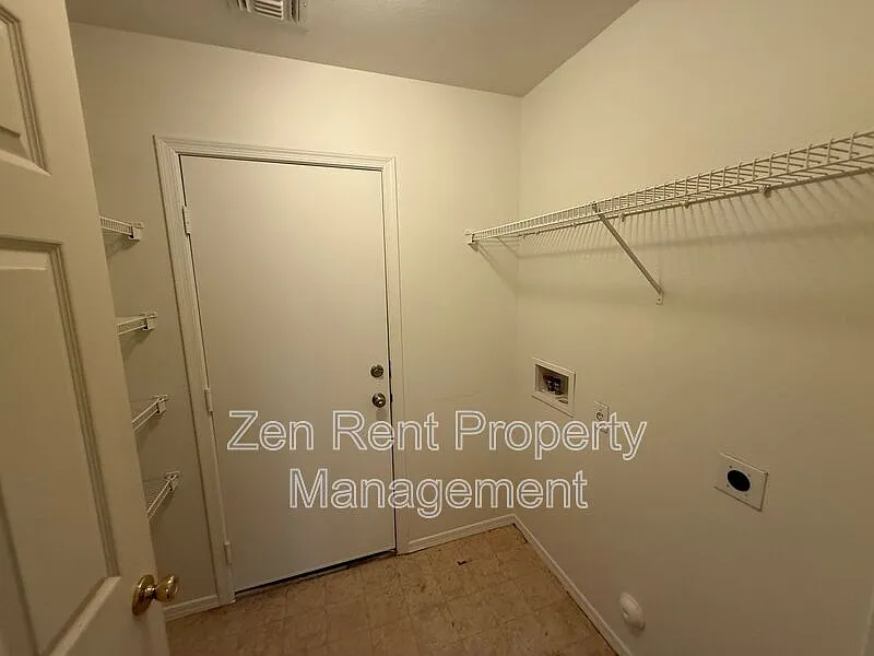 3 bed, 2.0 bath, 1266 sqft, $1,575 — Photo 4