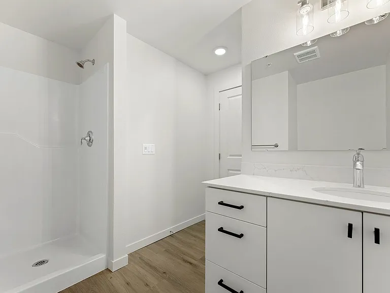 1820 NE Davis St #105 — Photo 25