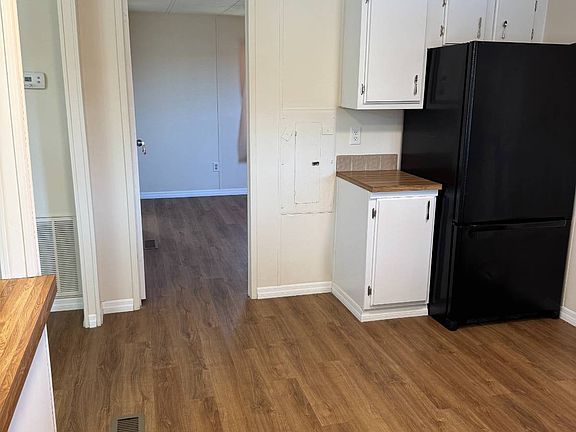 3rd image of 129 Country Ln