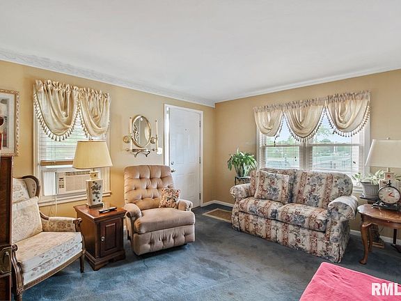 3rd image of 421 E Lake Ave