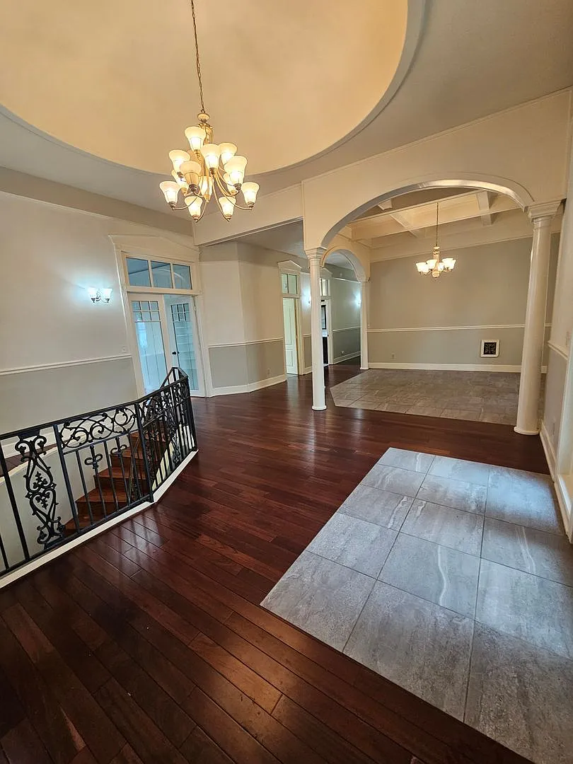 Luxury Home in East Medford — Photo 3