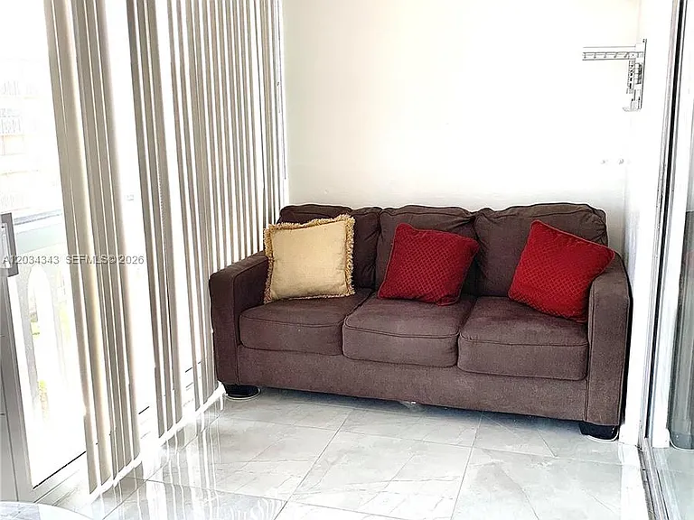 501 NE 14th Ave #601 — Photo 7