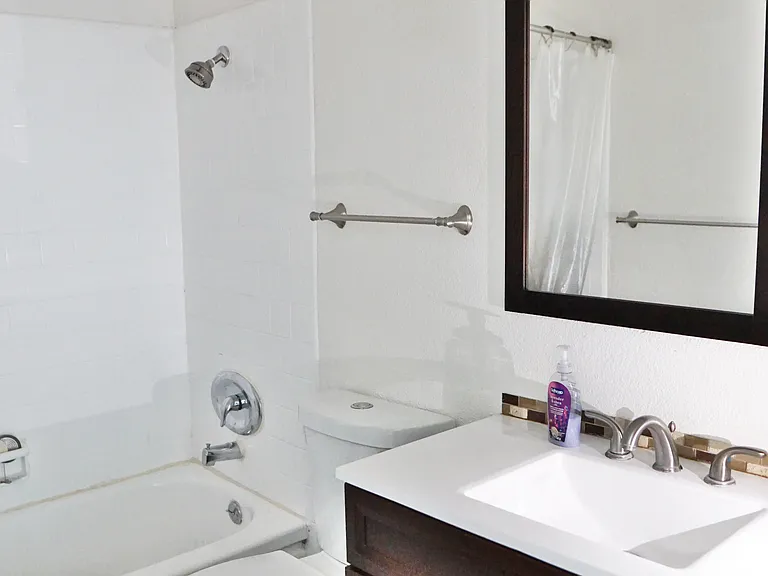27400 Hombria Dr #B — Photo 11