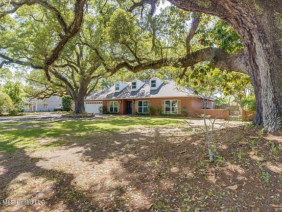 3rd image of 309 White Harbor Rd
