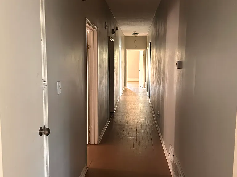 2404 Jackson Ave — Photo 11