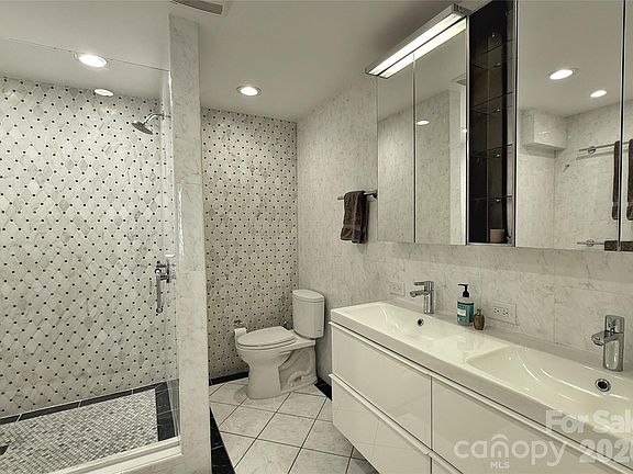 5th image of 1300 Queens Rd