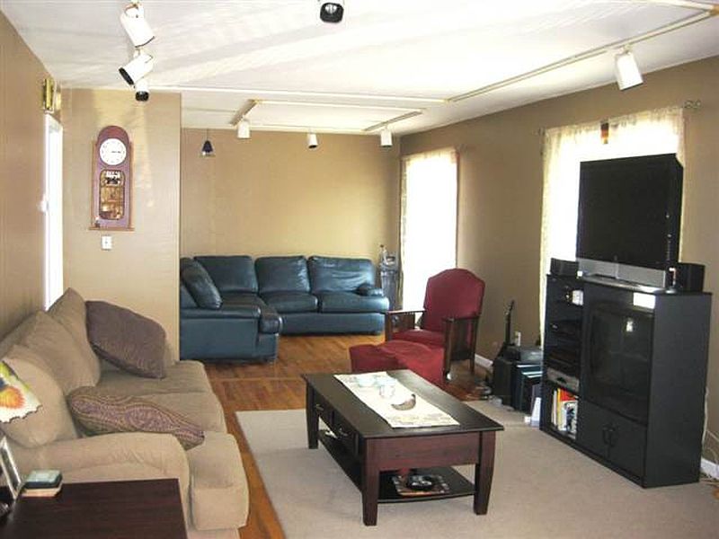 4th image of 10 CHESEBRO Drive