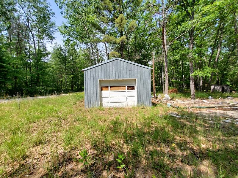 2nd image of 18175 Pineview Dr