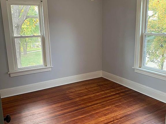 4th image of 503 E Bremer Ave