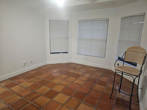 5th image of 123 Coventry Ln